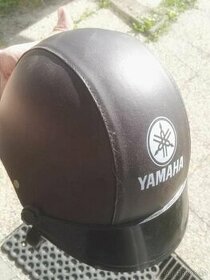 Přilba Yamaha
