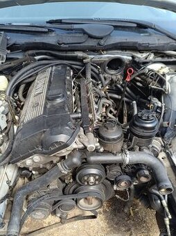 Motor M52B28