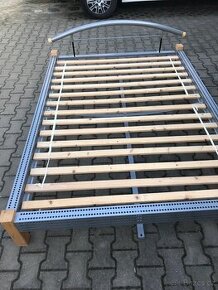 Prodám postel 140-200 s roštem