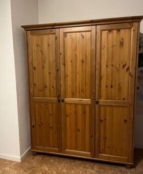 ŠATNÍ SKŘÍŇ IKEA LEKSVIK