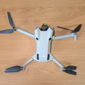 DJI Mini 4 Pro poškodeny