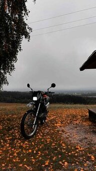 Suzuki DR 125