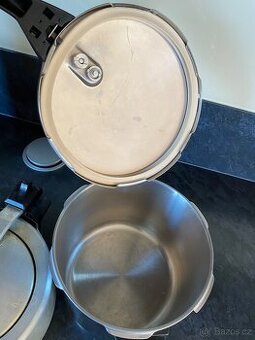 Papiňák nerezový zn. Evinox 6 litrů