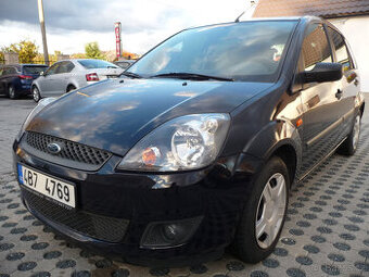 Ford Fiesta 1.3i najeto 28 000km 1.majitel koupeno v čr
