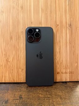iPhone 15 Pro Max 512 GB, pěkný stav, drobná vada foťáku