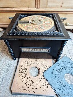 Starožitný hrací stroj, flašinet HEROPHON, 1900