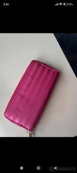 Nová světle růžová peněženka s kroužkem na zavěšení