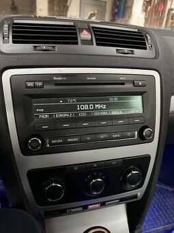 Autorádio Škoda Octavia 2 fl 2012