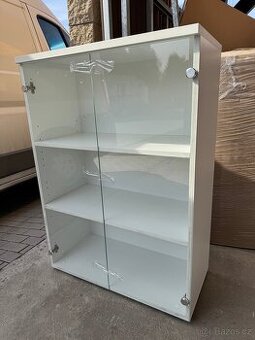 Prosklená skříňka