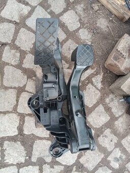 Rapid 1,2 66kw- plynový pedal