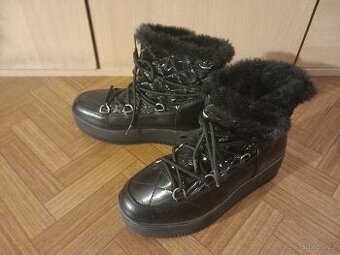 Dámské zimní boty/sněhule od CCC vel. 36 skoro nové