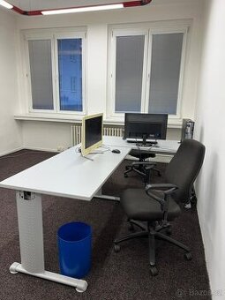 Kancelářský stůl