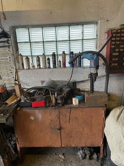 Masivní stojanová vrtačka Bosch