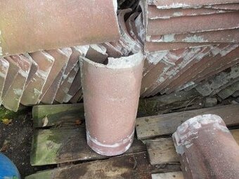 Použité střešní hřebenáče.