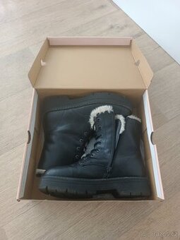 Krásné boty s kožíškem -vel.37