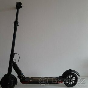 Koloběžka SXT Light Plus, 704 km najeto