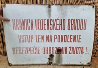 Velká smaltovaná cedule vojenský prostor, hranice