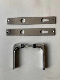 Klika - kování rozteč 90 mm