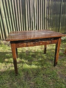 Starožitný masivní stůl se šuplíkem