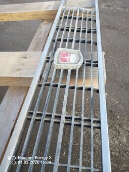 Moskvič pření maska a zadní světla