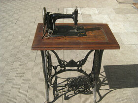 Starožitný šicí stroj