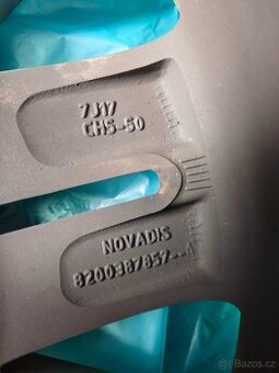 Originál elektrony Renault s letními pneu