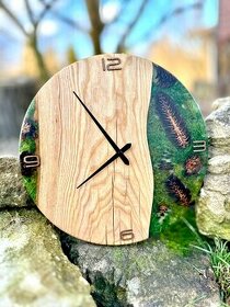 Dřevěné hodiny s epoxidem