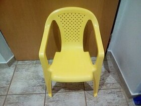 Plastová dětská židlička židle žlutá