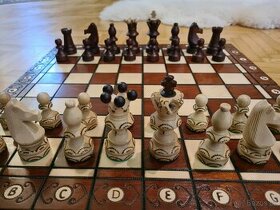 Dřevěné vyřezávané šachy - 1