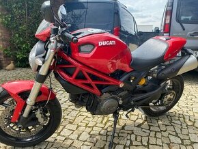 Ducati Monster 796 - 1