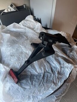 Originální držák spz Aprilia Tuono V4