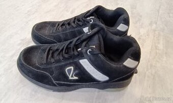 Boty s vysouvacím kolečky vel. 38