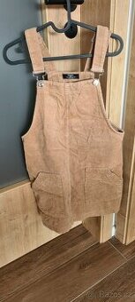 Manšestrové hnědé lacláčové šaty Bershka
