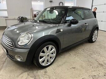 Mini Cooper 1.6i XENONY SERVISKA VYHŘ.SEDADLA ALU KŮŽE