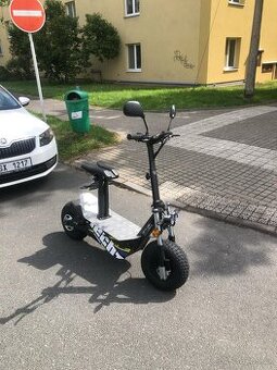 koloběžka E skútr Hecht Terris blach