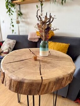 Stylový dřevěný stůl z masivu – bytelný a elegantní - 1