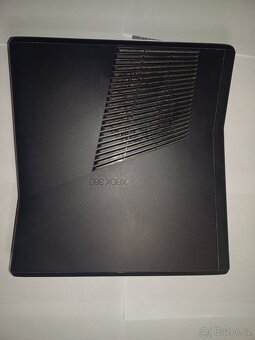 Xbox 360 + hry + kabel napájení, kabel HDMI - 1