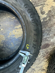 Zimní pneu Goodyear, 195 x 65 x 15R, vzorek 5mm, cena za obě