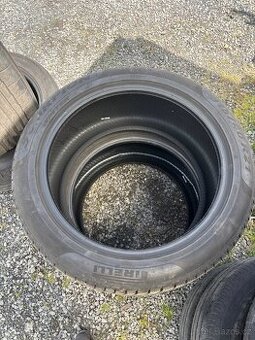 Prodám zadní zimní pneu pirelli