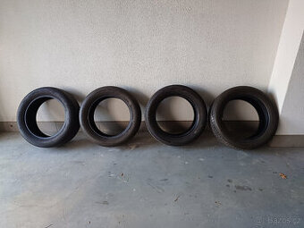 Samozacelující letní pneu značky Hankook Ventus S1evo 235/55