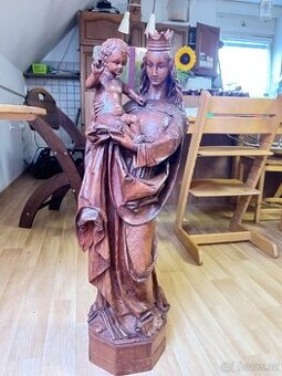 Socha Panna Maria a Ježíšek. Madona s dítětem