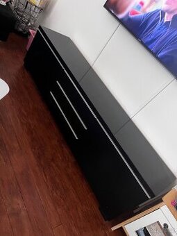 Skříňka pod TV