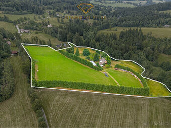 Prodej roubené chalupy s velkým pozemkem 31704 m² – České Mi