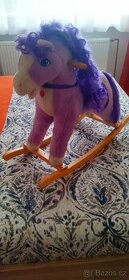 DĚTSKÝ HOUPACÍ KONÍK SE ZVUKY