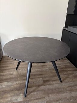 Jídelní stůl + 4 židle