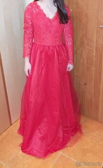 Luxusní červené krajkové šaty S