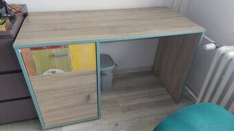 Dětský psací stůl