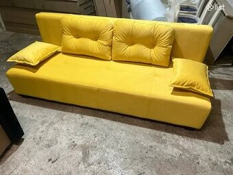 Dlouha zluta pohovka