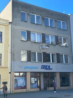 Obchodní a kancelářské prostory na náměstí v Bruntále