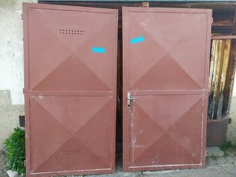 Kvalitní garážová vrata 210×200 cm v dobrém stavu